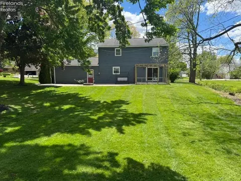 Exterior - 25 Cherry Ave, Tiffin, OH 44883 photo 2 of 3