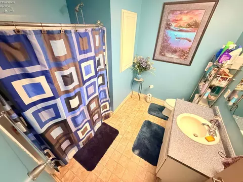 Bath - 6410 Royce Dr, Marblehead, OH 43440 photo 2 of 2