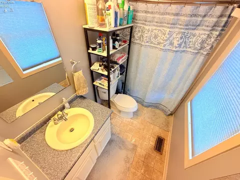 Bath - 6410 Royce Dr, Marblehead, OH 43440 photo 1 of 2