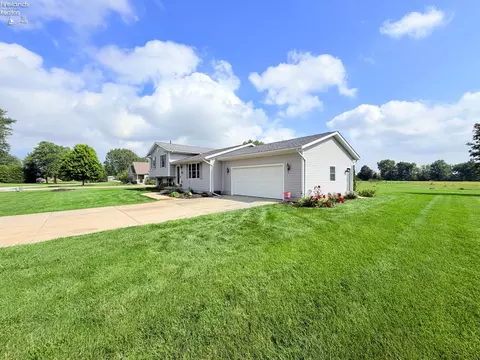 Exterior - 6410 Royce Dr, Marblehead, OH 43440 photo 5 of 10