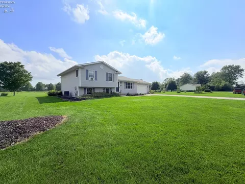 Exterior - 6410 Royce Dr, Marblehead, OH 43440 photo 3 of 10