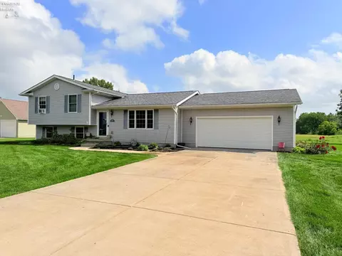 Exterior - 6410 Royce Dr, Marblehead, OH 43440 photo 2 of 10