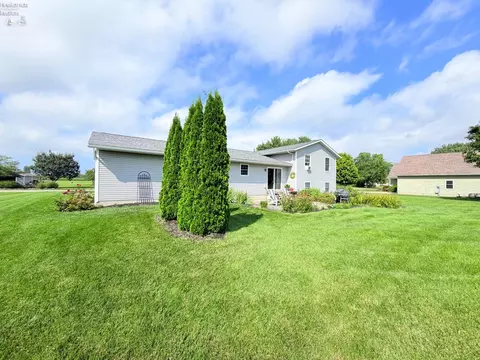 Exterior - 6410 Royce Dr, Marblehead, OH 43440 photo 8 of 10
