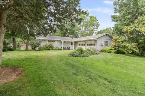 2940 N Sanctuary Dr, Port Clinton, OH 43452