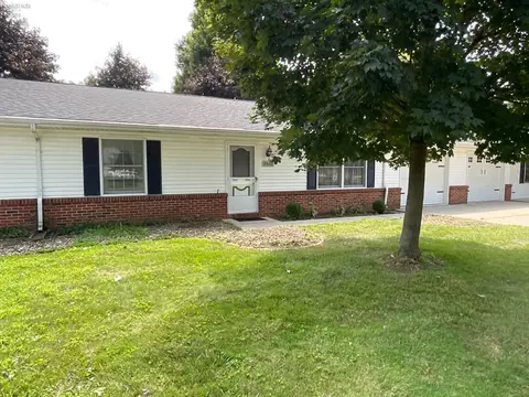 949 Tucker Ln #B, Fremont, OH 43420