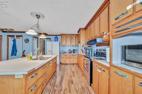 Kitchen - 1011 E Main St, Bellevue, OH 44811 photo 4 of 8
