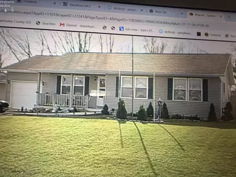 1101 Bridgewater Ln, Fremont, OH 43420
