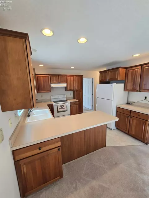 Kitchen - 1909 E Waterberry Dr, Huron, OH 44839 photo 2 of 3