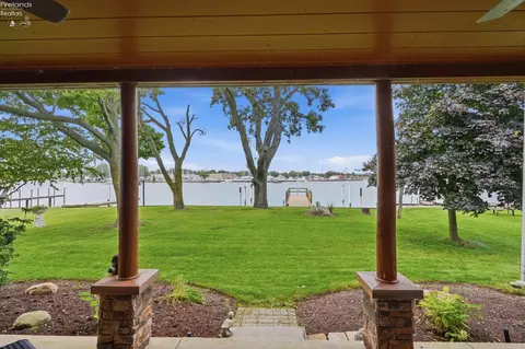 Exterior - 5835 E Saylor St, Marblehead, OH 43440 photo 2 of 10