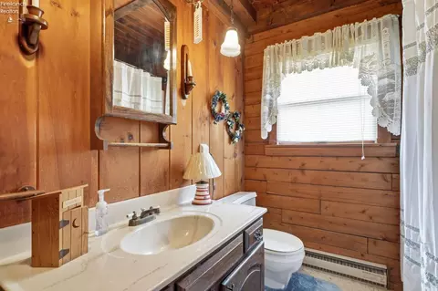 Bath - 5835 E Saylor St, Marblehead, OH 43440 photo 1 of 3