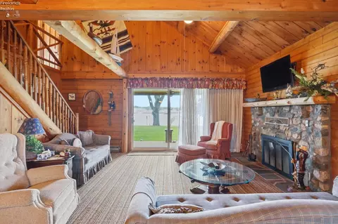 Living - 5835 E Saylor St, Marblehead, OH 43440 photo 1 of 7