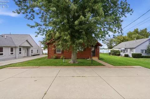 Exterior - 5835 E Saylor St, Marblehead, OH 43440 photo 8 of 10