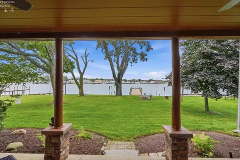 Exterior - 5835 E Saylor St, Marblehead, OH 43440 photo 3 of 10