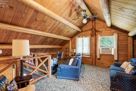 Living - 5835 E Saylor St, Marblehead, OH 43440 photo 6 of 7