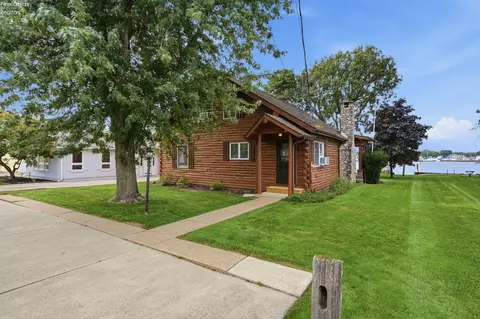 Exterior - 5835 E Saylor St, Marblehead, OH 43440 photo 1 of 10