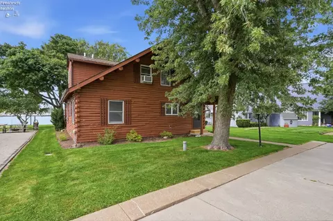 Exterior - 5835 E Saylor St, Marblehead, OH 43440 photo 7 of 10