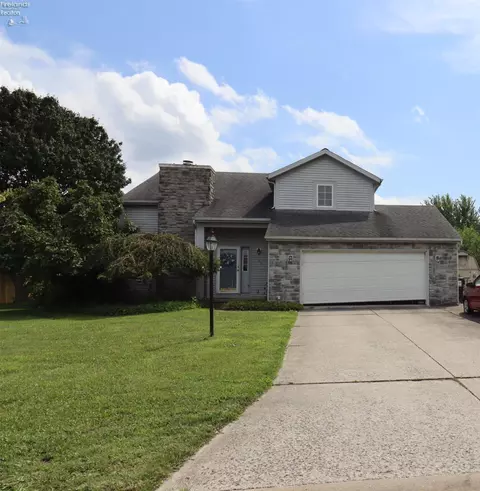 1102 Birchwood Dr, Sandusky, OH 44870