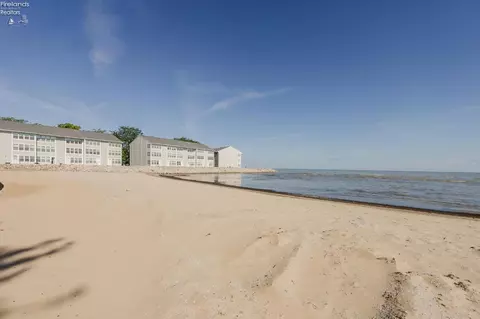 208 W Lakeshore #D, Port Clinton, OH 43452