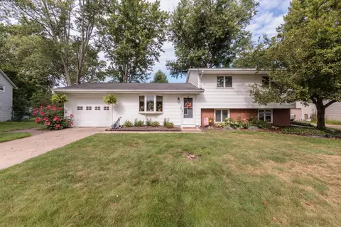 5029 Oakview Dr, Vermilion, OH 44089