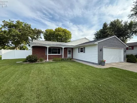 110 Birchwood Dr, Sandusky, OH 44870