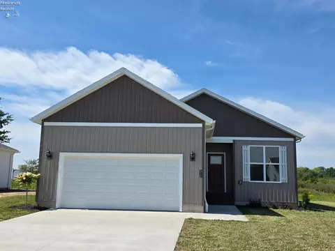 312 Ethan Dr, Fremont, OH 43420