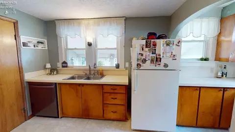 Kitchen - 506 Clark St, Willard, OH 44890 photo 3 of 6