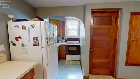 Kitchen - 506 Clark St, Willard, OH 44890 photo 4 of 6