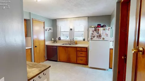 Kitchen - 506 Clark St, Willard, OH 44890 photo 1 of 6