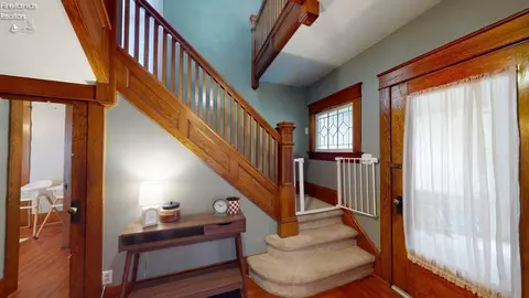 Entry Way - 506 Clark St, Willard, OH 44890 photo 2 of 5