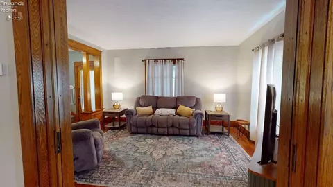 Living - 506 Clark St, Willard, OH 44890 photo 2 of 2