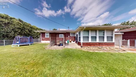 Exterior - 320 E Long St, Willard, OH 44890 photo 2 of 6