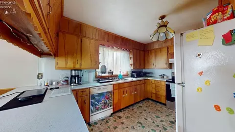 Kitchen - 320 E Long St, Willard, OH 44890 photo 2 of 3