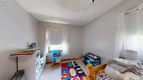 Bedroom - 320 E Long St, Willard, OH 44890 photo 4 of 4