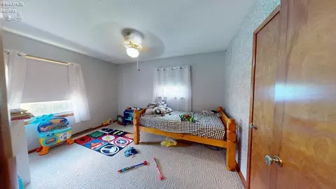 Bedroom - 320 E Long St, Willard, OH 44890 photo 3 of 4