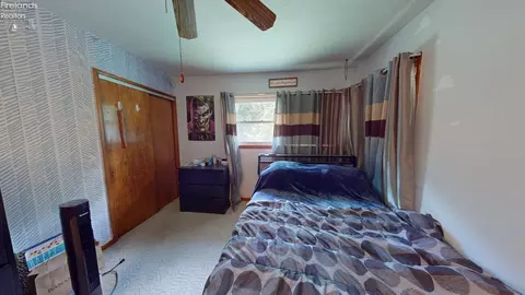 Bedroom - 320 E Long St, Willard, OH 44890 photo 2 of 4