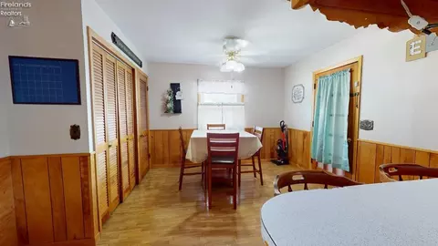 Dining - 320 E Long St, Willard, OH 44890 photo 1 of 3