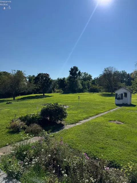 Exterior - 7611 Hahn Rd, Huron, OH 44839 photo 5 of 7