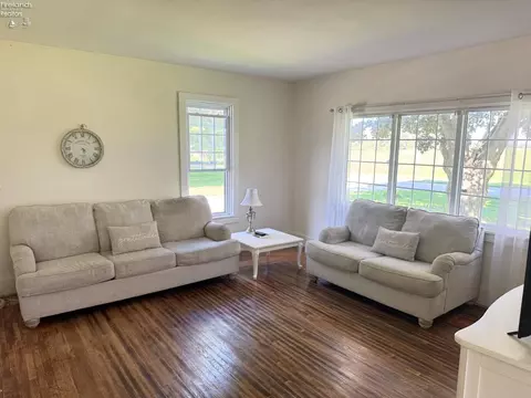 Living - 7611 Hahn Rd, Huron, OH 44839 photo 1 of 2