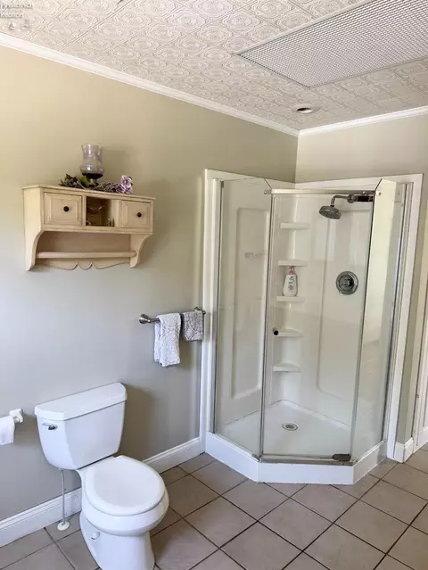 Bath - 7611 Hahn Rd, Huron, OH 44839 photo 2 of 3