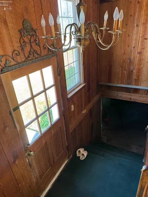 Entry Way - 7611 Hahn Rd, Huron, OH 44839 photo 5 of 6