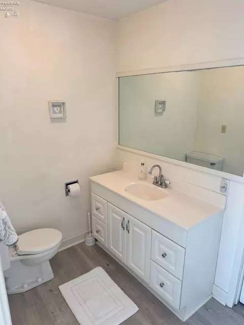 Bath - 7611 Hahn Rd, Huron, OH 44839 photo 3 of 3