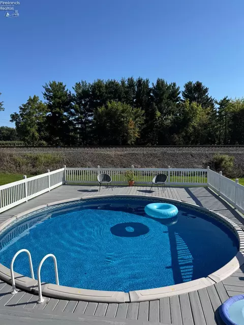 Exterior - 7611 Hahn Rd, Huron, OH 44839 photo 7 of 7