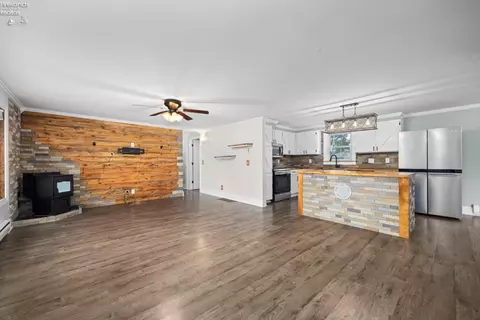 Living - 5708 Mccartney Rd, Sandusky, OH 44870 photo 1 of 8