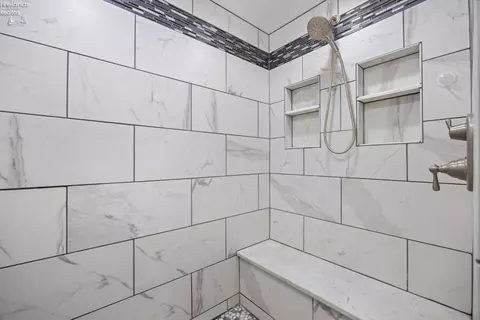 Bath - 5708 Mccartney Rd, Sandusky, OH 44870 photo 3 of 4