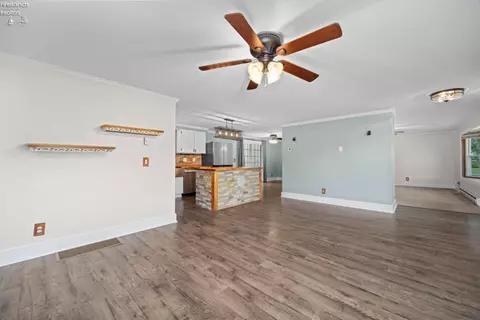 Living - 5708 Mccartney Rd, Sandusky, OH 44870 photo 3 of 8