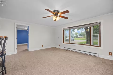 Living - 5708 Mccartney Rd, Sandusky, OH 44870 photo 5 of 8