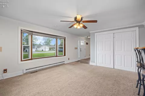 Living - 5708 Mccartney Rd, Sandusky, OH 44870 photo 8 of 8