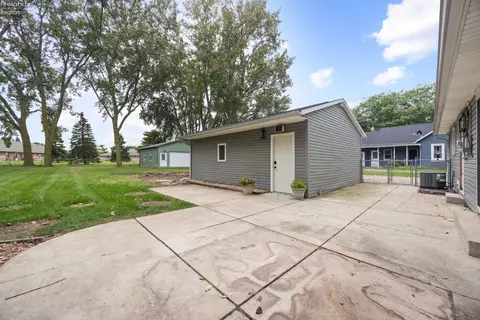 Exterior - 5708 Mccartney Rd, Sandusky, OH 44870 photo 4 of 8