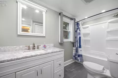 Bath - 5708 Mccartney Rd, Sandusky, OH 44870 photo 4 of 4