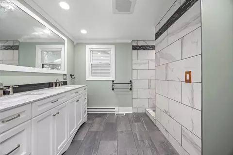 Bath - 5708 Mccartney Rd, Sandusky, OH 44870 photo 1 of 4